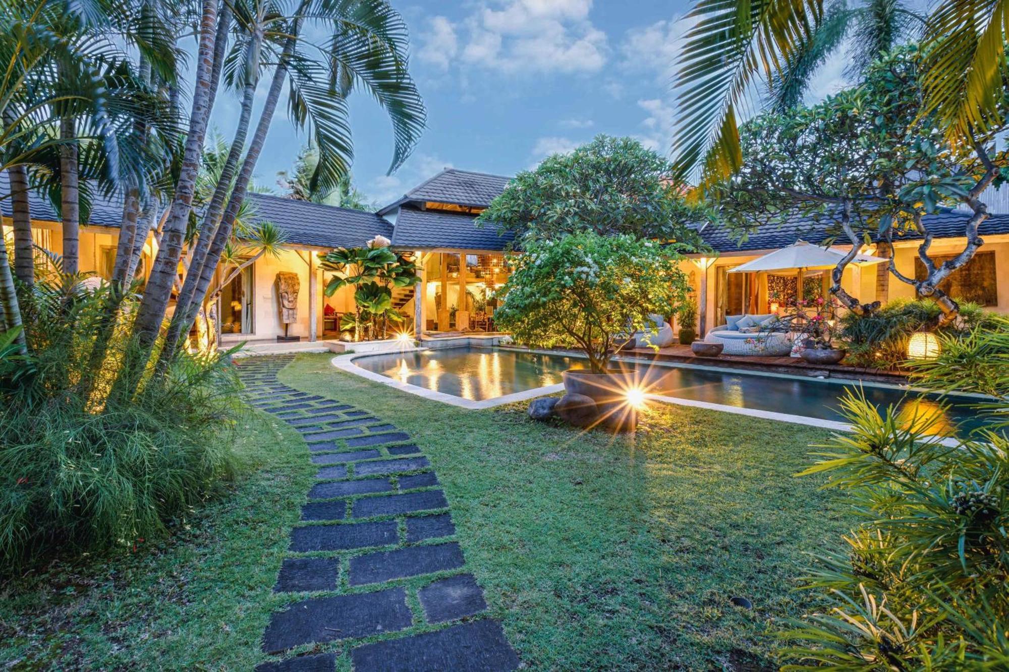 Villa Cinta Damai - Stunning & Stylish 4Br Luxury Villa In The Heart Of Seminyak, Just A 10-Min Walk To The Beach Bagian luar foto