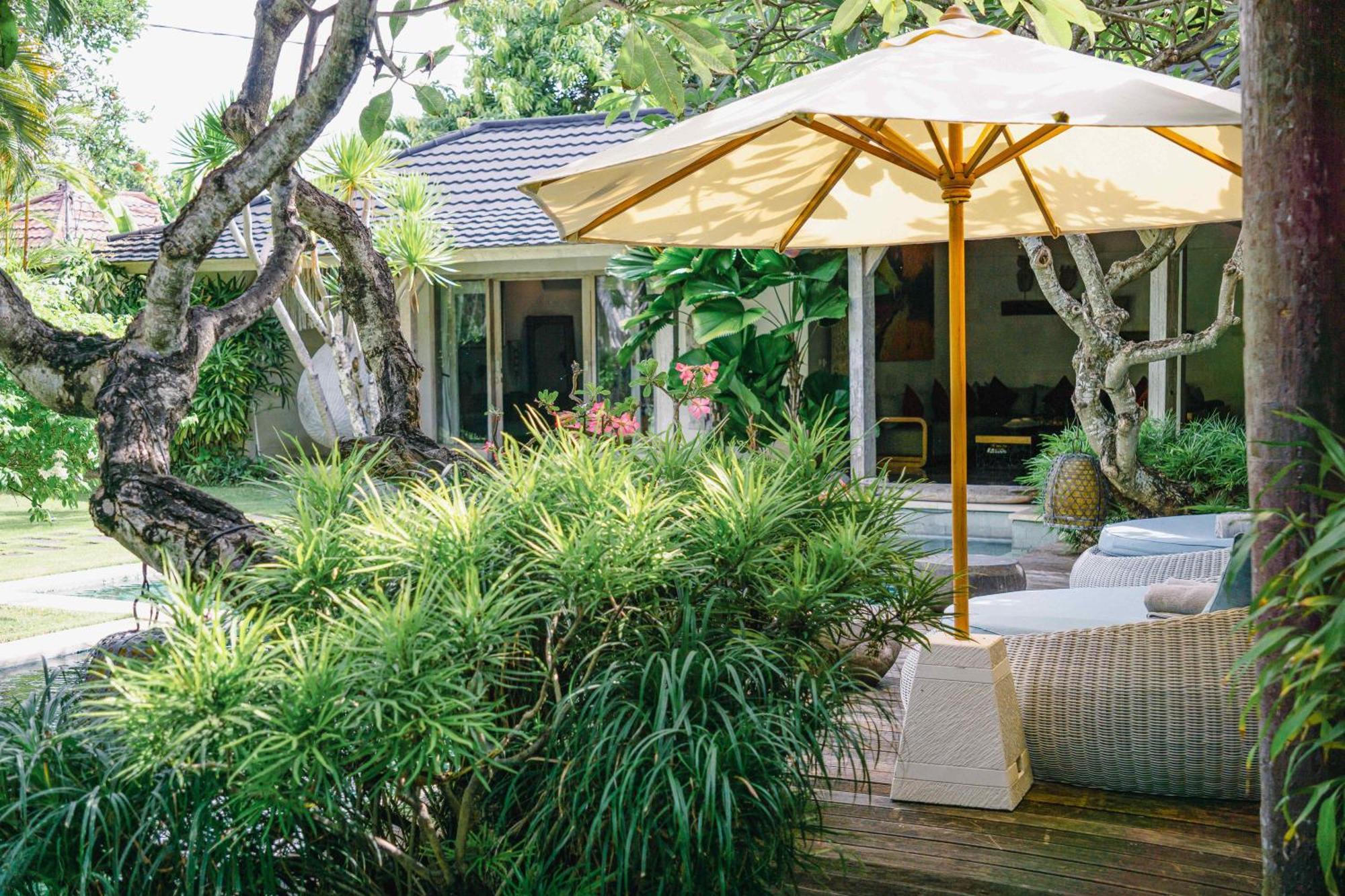 Villa Cinta Damai - Stunning & Stylish 4Br Luxury Villa In The Heart Of Seminyak, Just A 10-Min Walk To The Beach Bagian luar foto